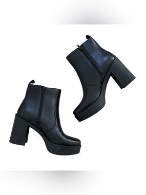 House of Harlow 1960 Black Leather Platform Ankle Boots Size 8